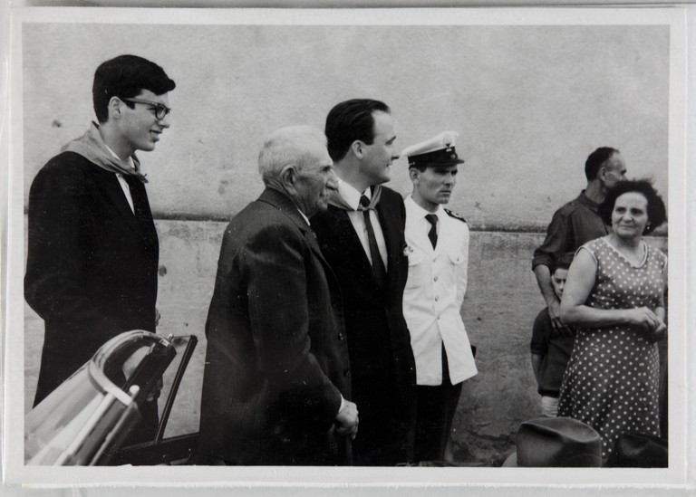 Poggibonsi, 18-19 luglio 1964, XX° anniversario della liberazione e conferimento ad Alcide Cervi della cittadinanza onoraria. Alcide Cervi scende dall'auto